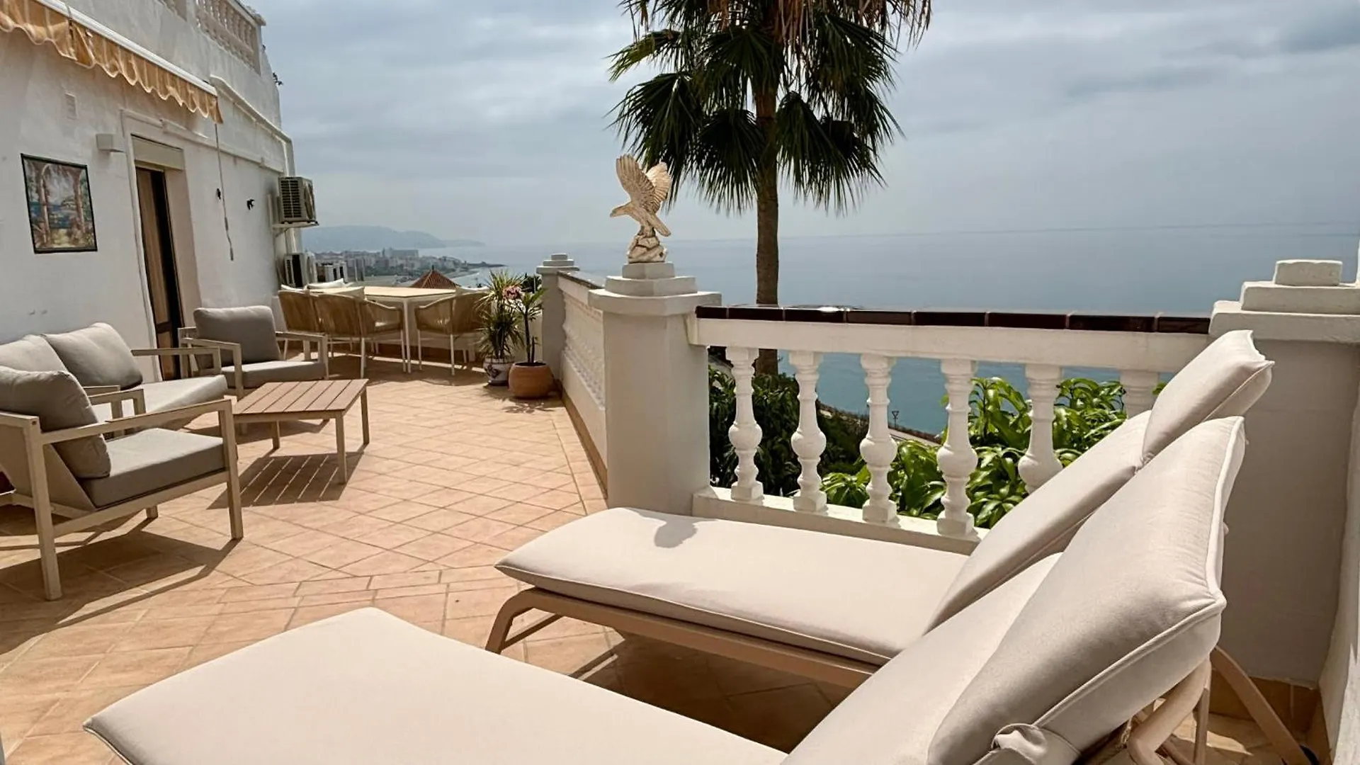 Fantastic Sea Views Sun Lounge Apartment Nerja